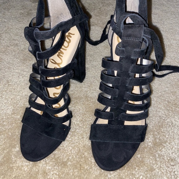 black suede heels 🖤 - Picture 2 of 4